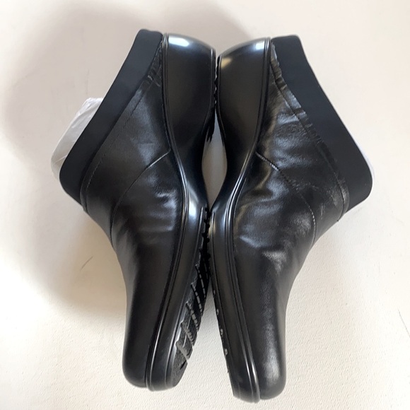 Easy Spirit Esfaber Black Slip On Clogs for Women. Size 9.5M Leather Upper., NEW - Picture 5 of 7